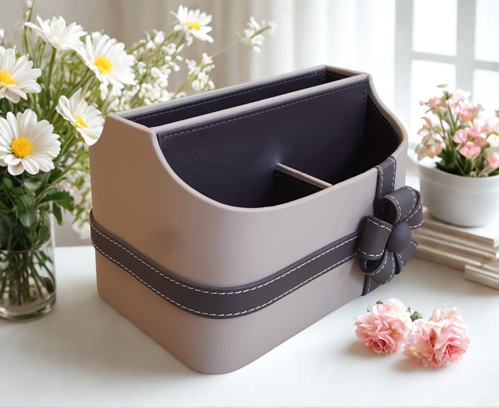 The Duchess Bow Organiser