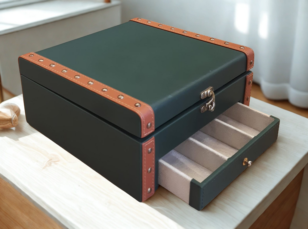 Cambridge Traveller’s Jewellery Chest