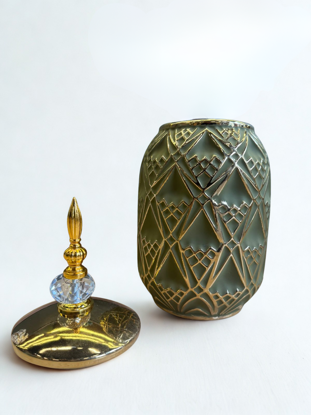 Emerald Majesty Temple Jar – Medium