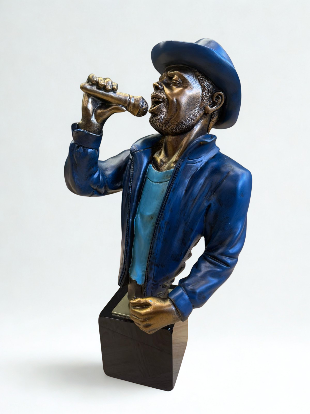 The Golden Voice Singer Showpiece