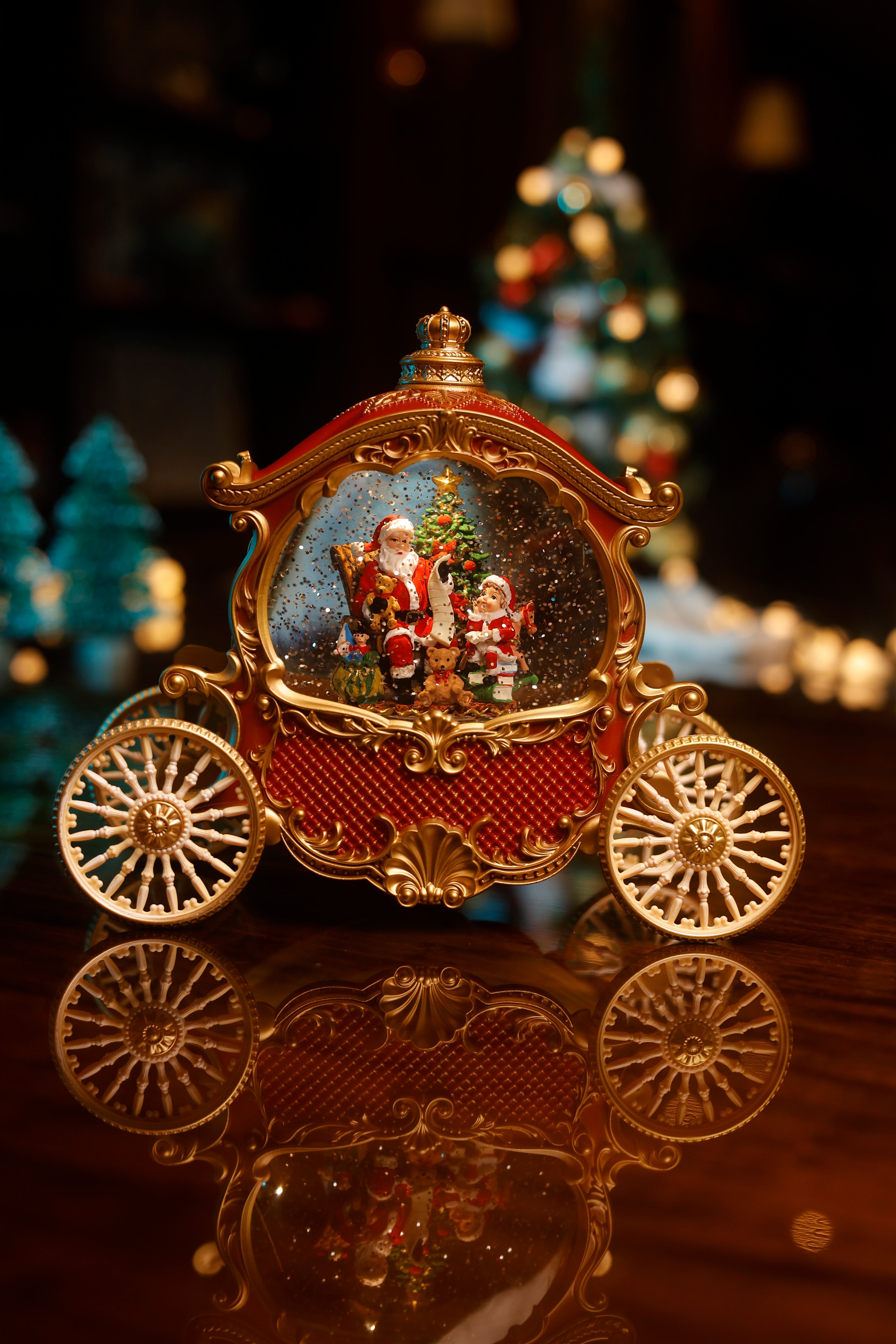 Royal Carriage Snow Globe