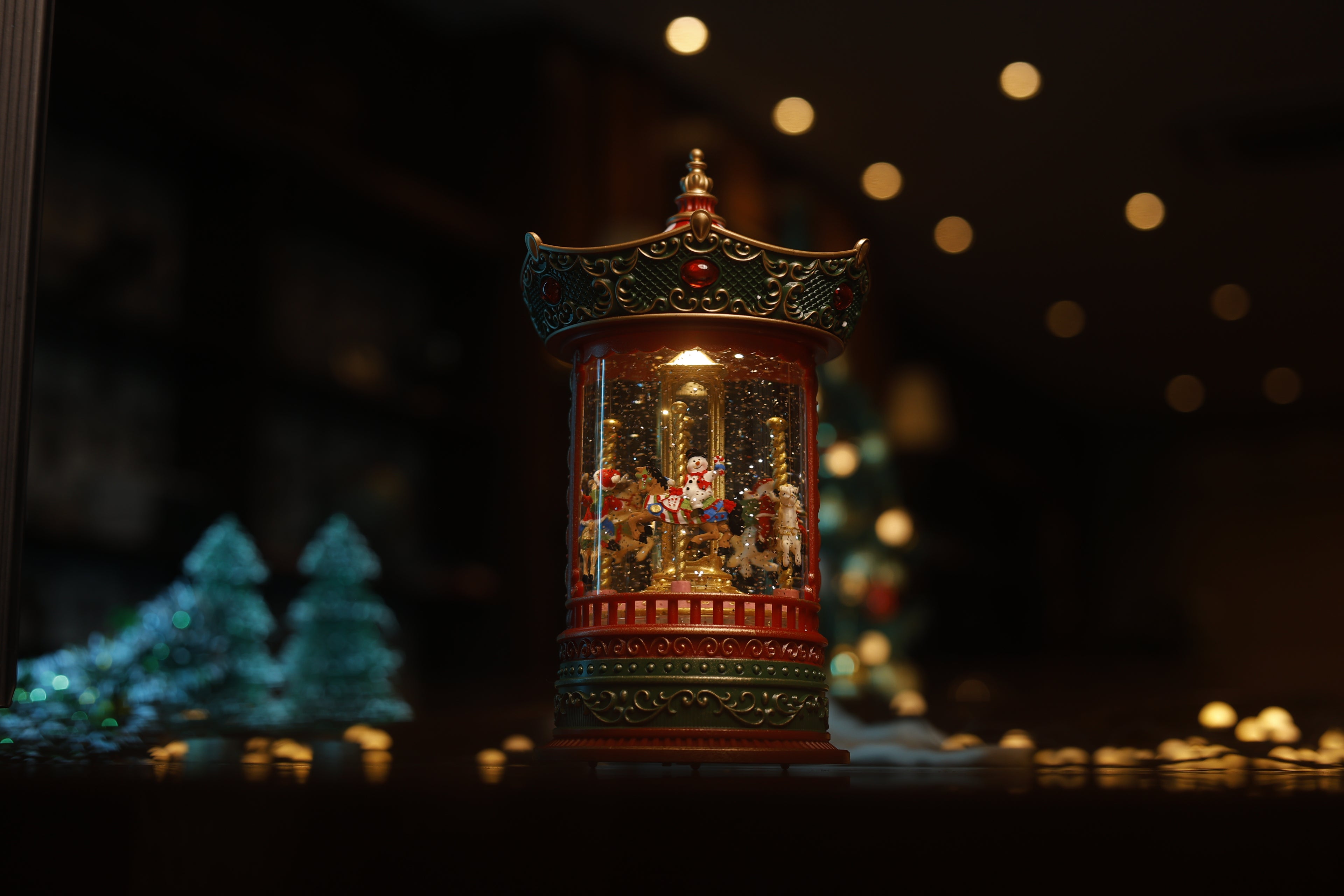 Santa’s Village Glitter Globe