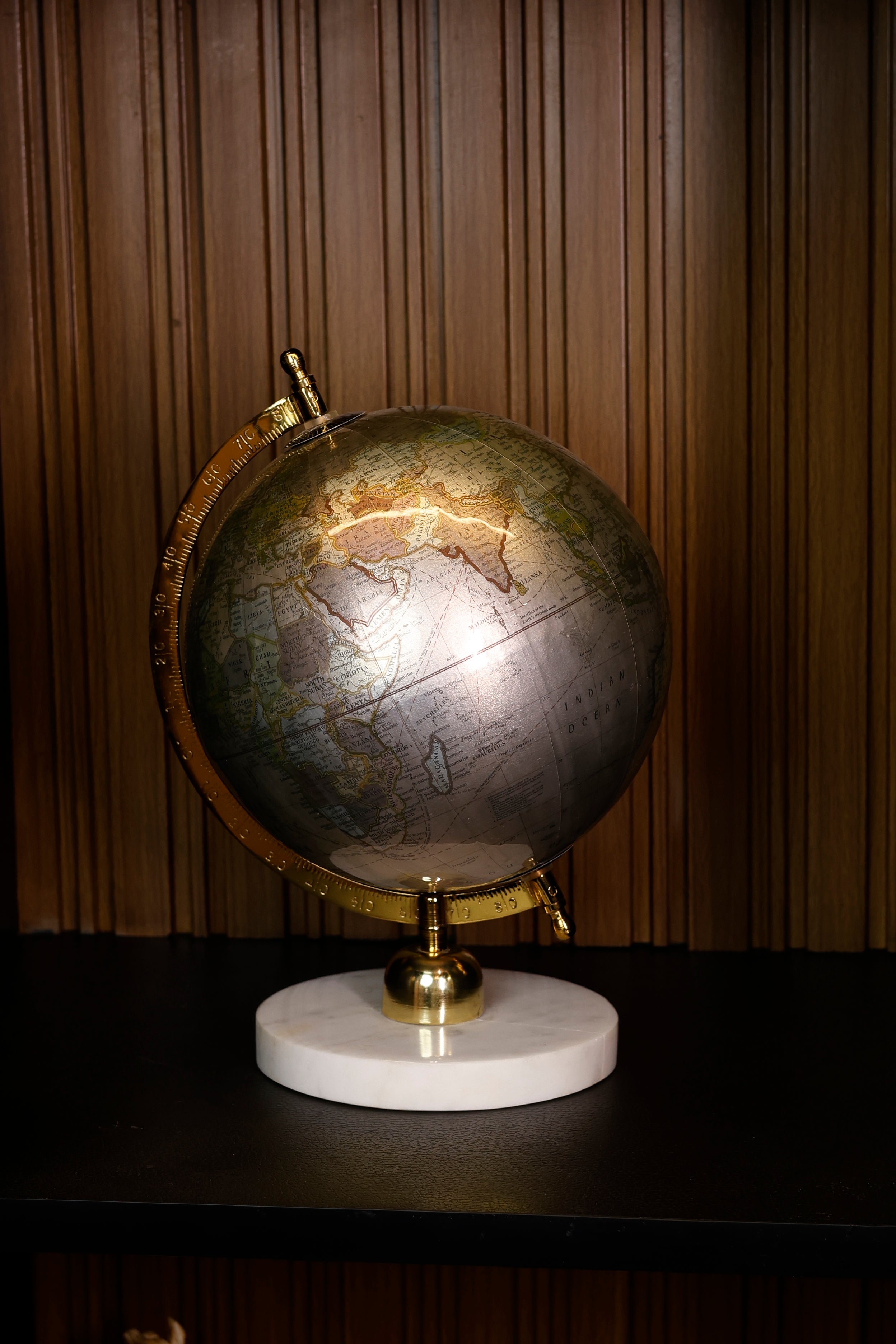 The Aurelia Atlas Globe – Large