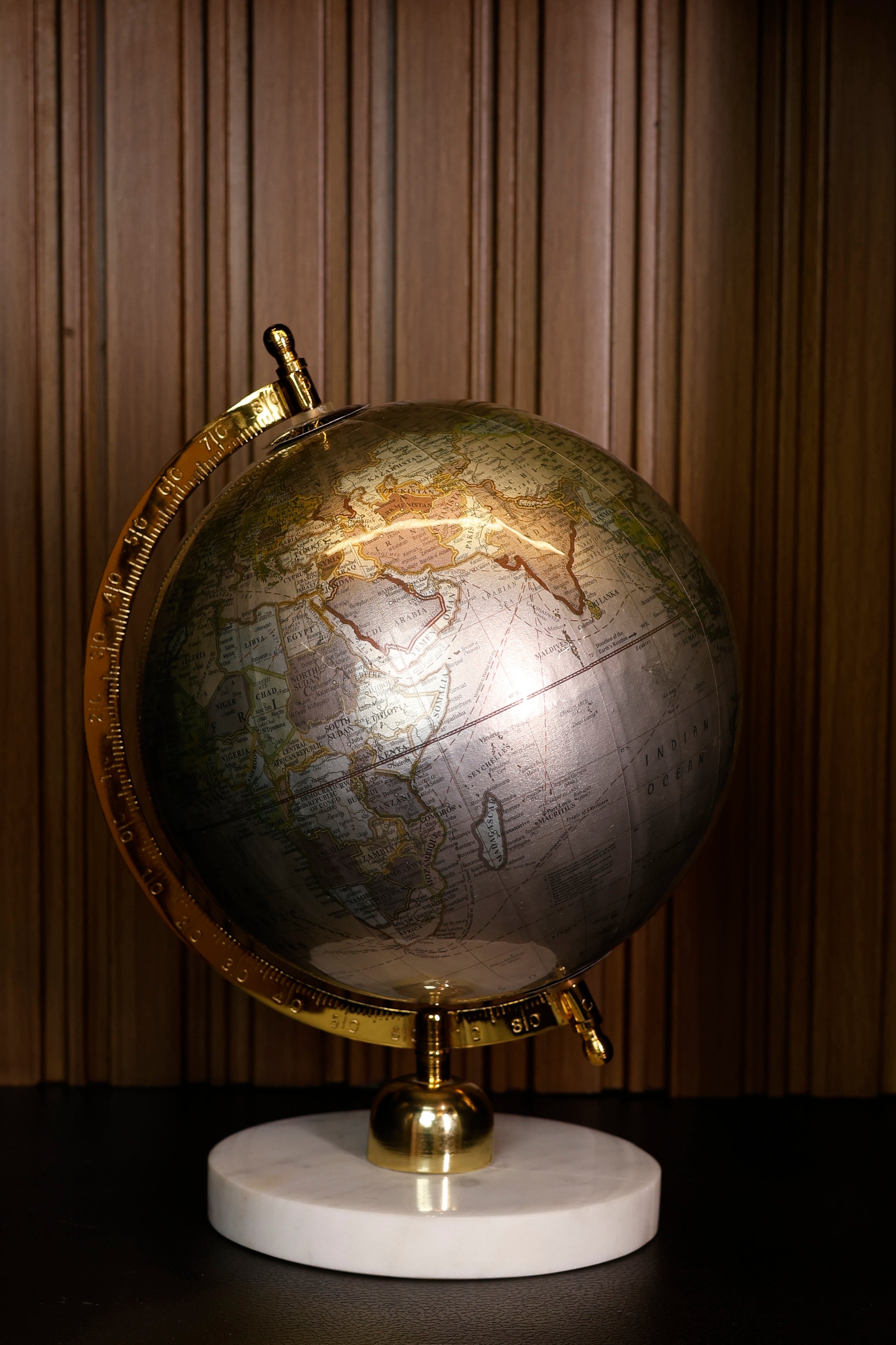 The Aurelia Atlas Globe – Large