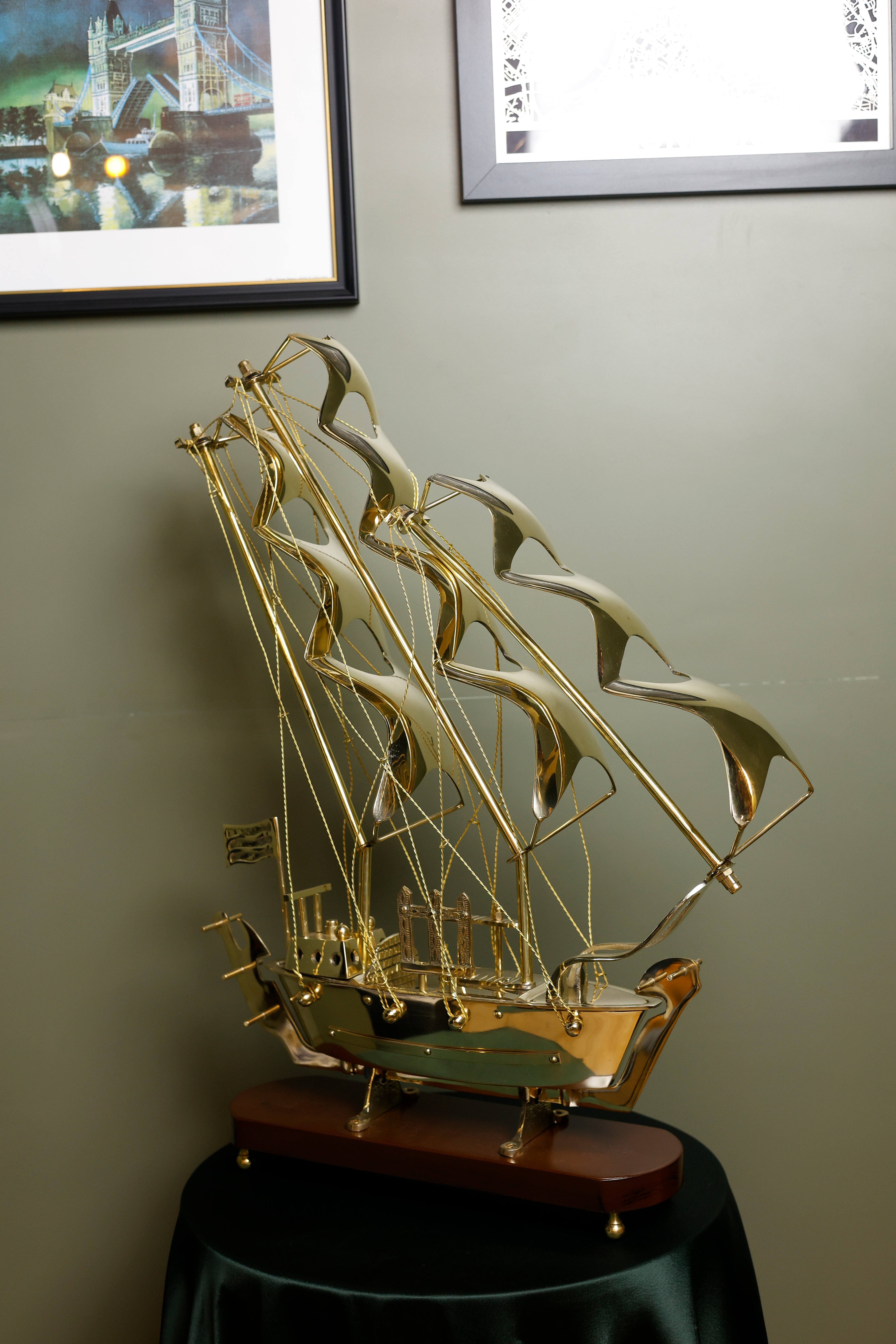 The Sovereign Sail - Extra Large 26"