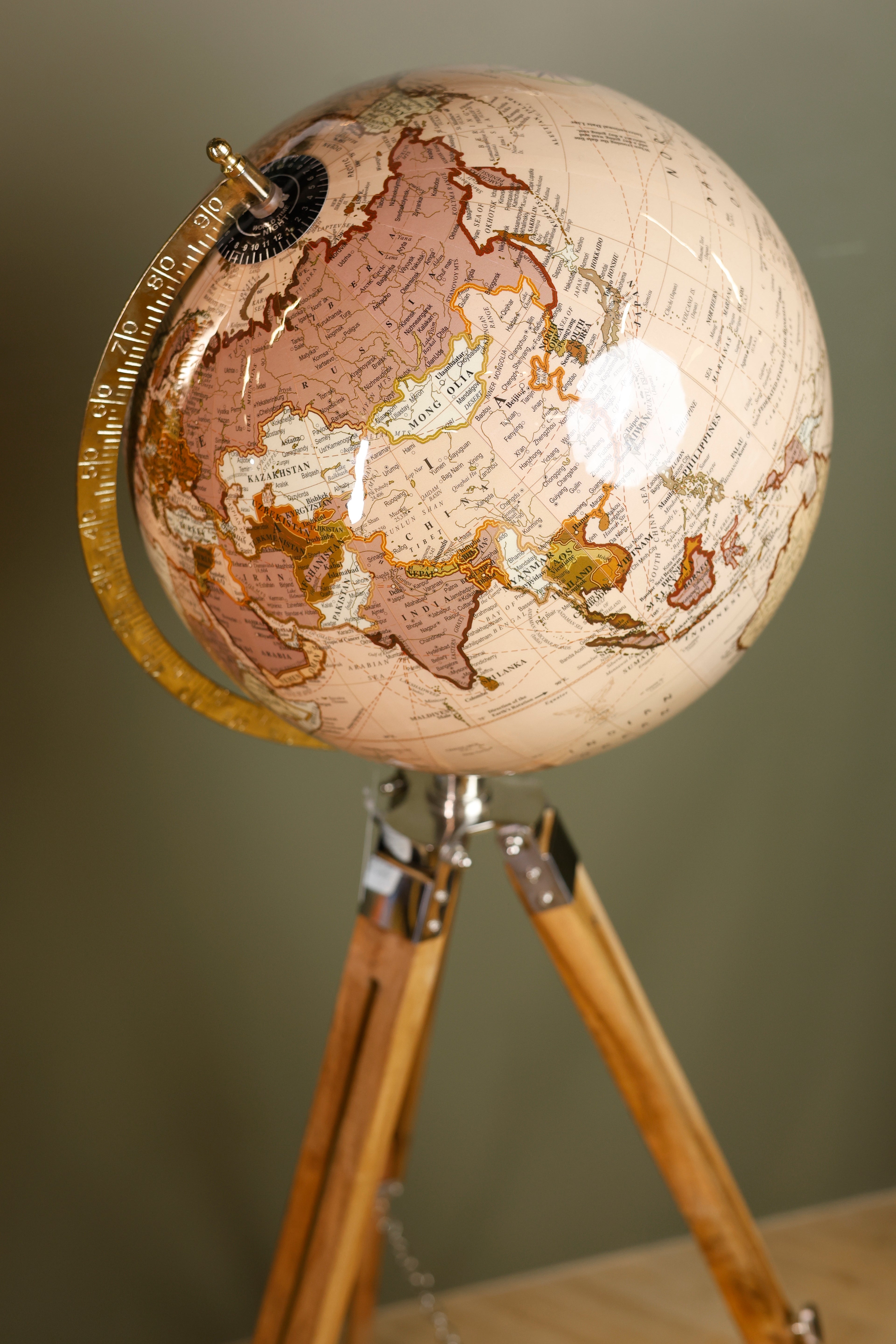 The Orbis Explorer Globe