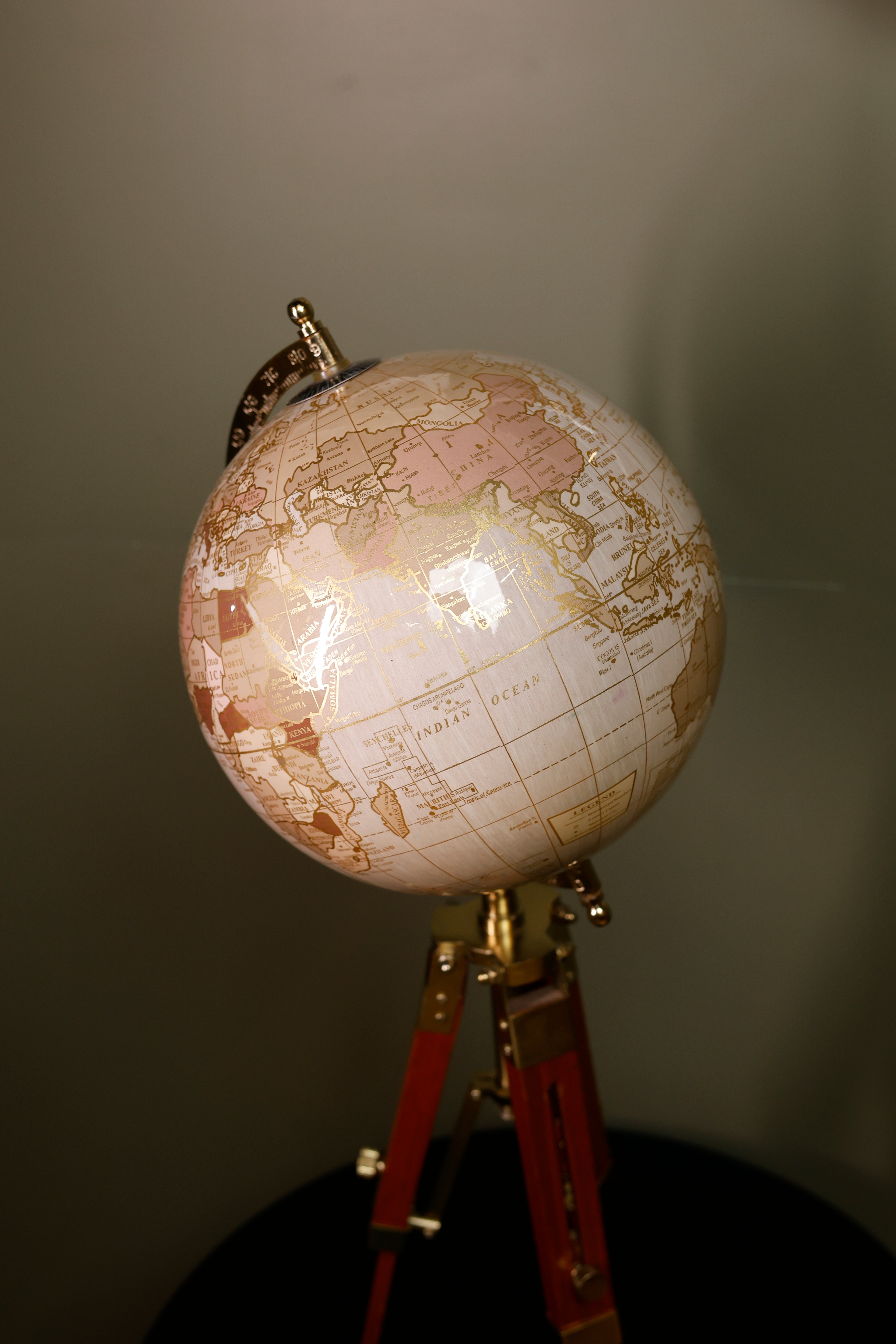 The Kensington Horizon Globe