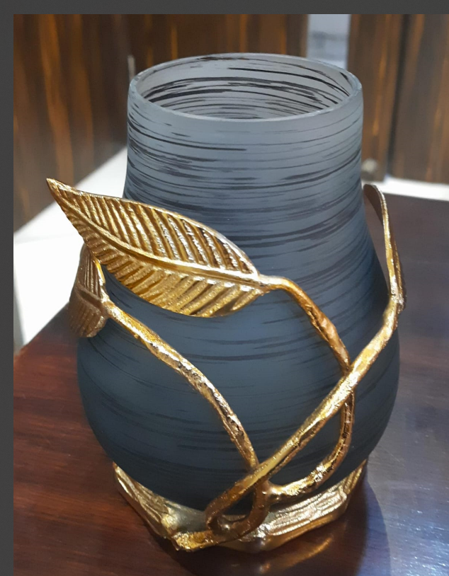 The Goldleaf Shadow Vase
