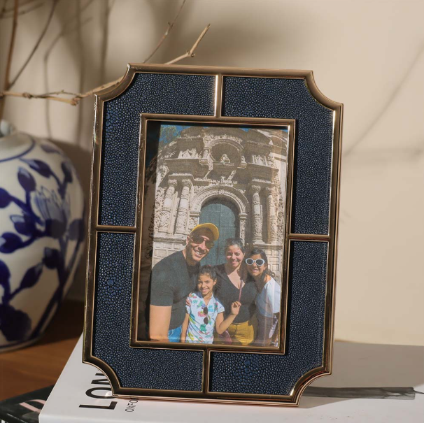 The Ashbury Crest Frame – Navy (4 x 6)