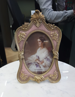 The Victoria Rose Frame