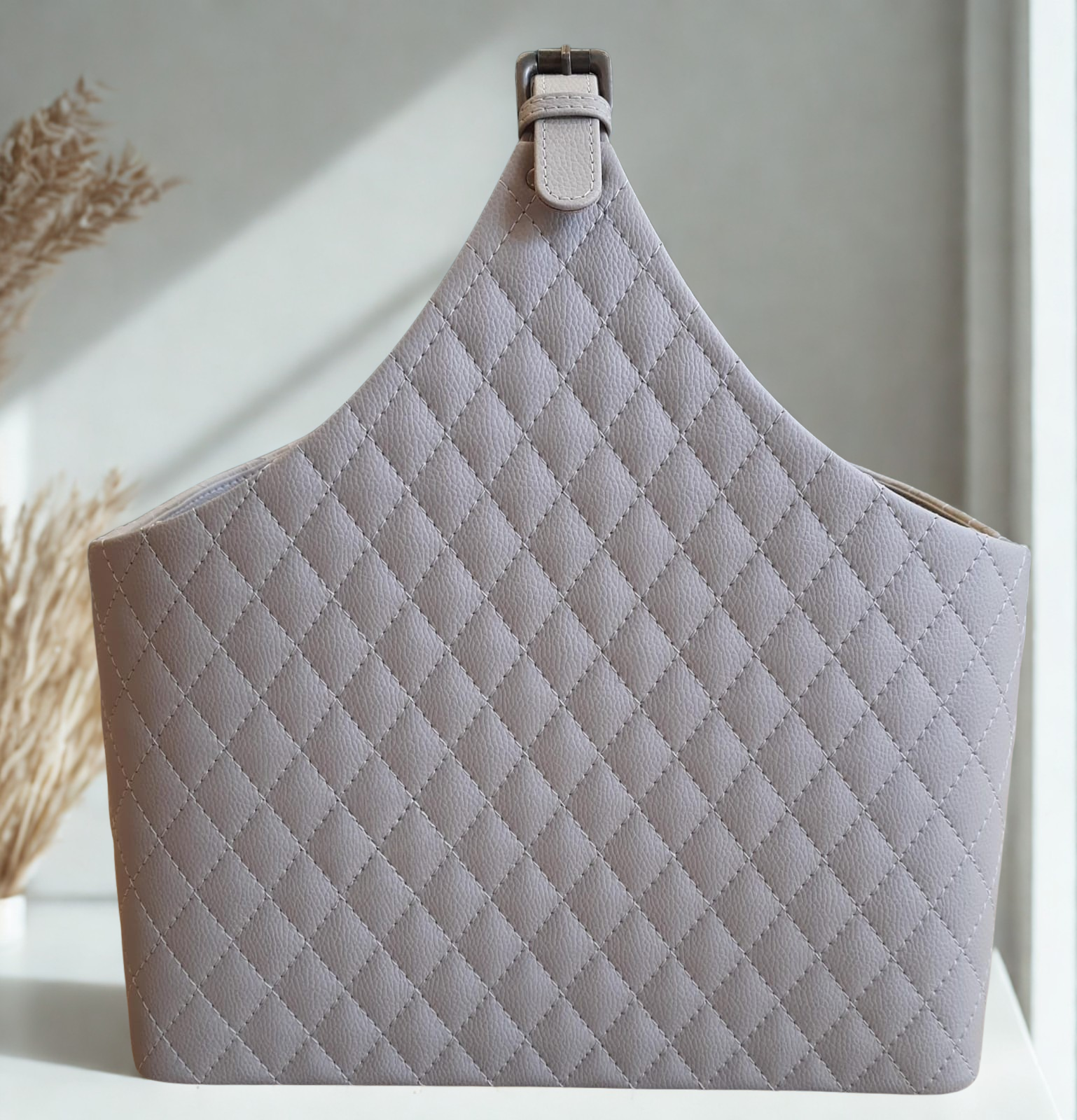 Belgravia Belle  Magazine Holder