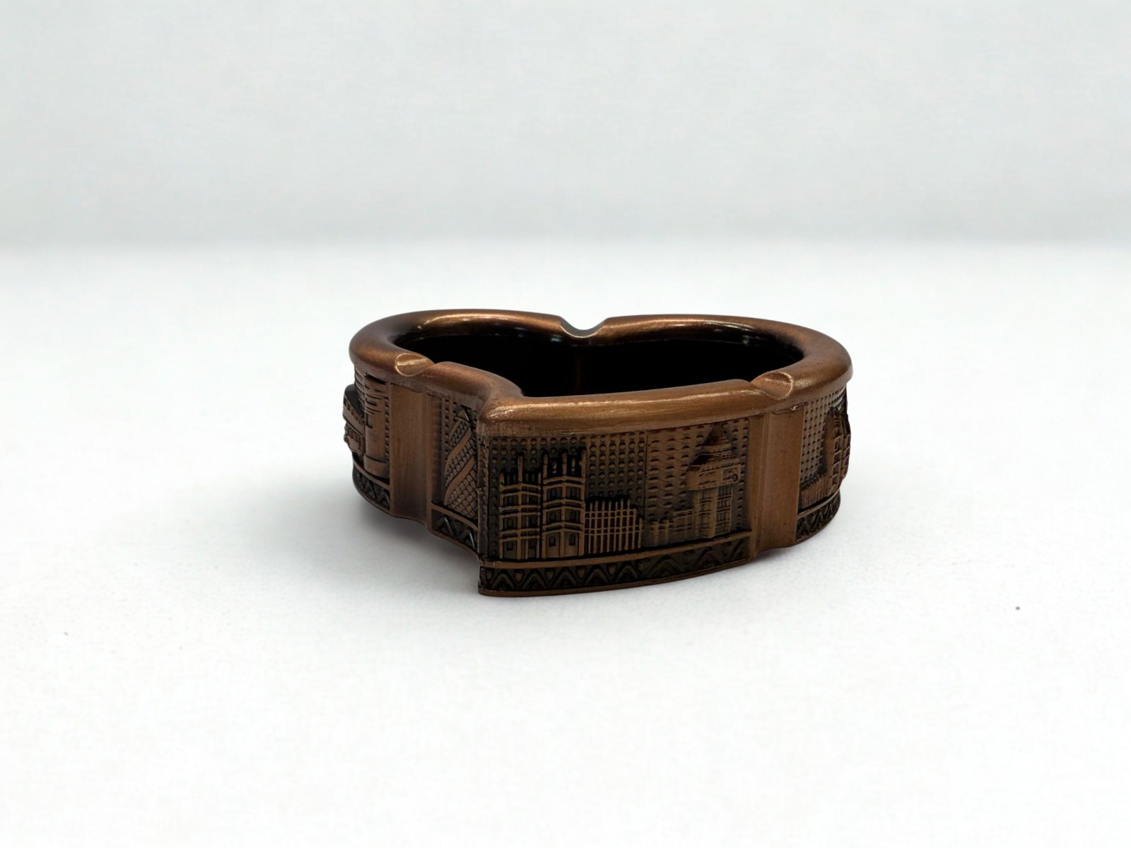 Timeless London Heart Ashtray – Bronze
