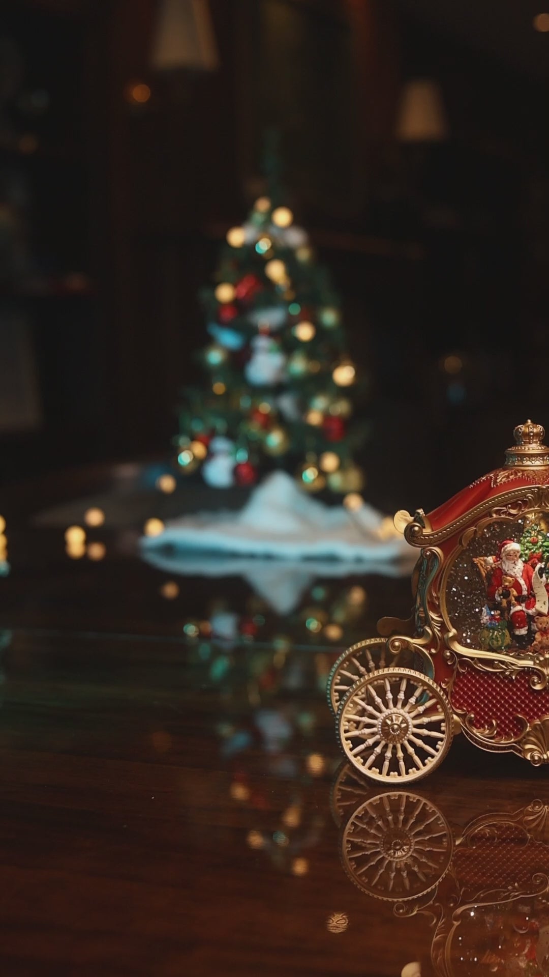 Royal Carriage Snow Globe