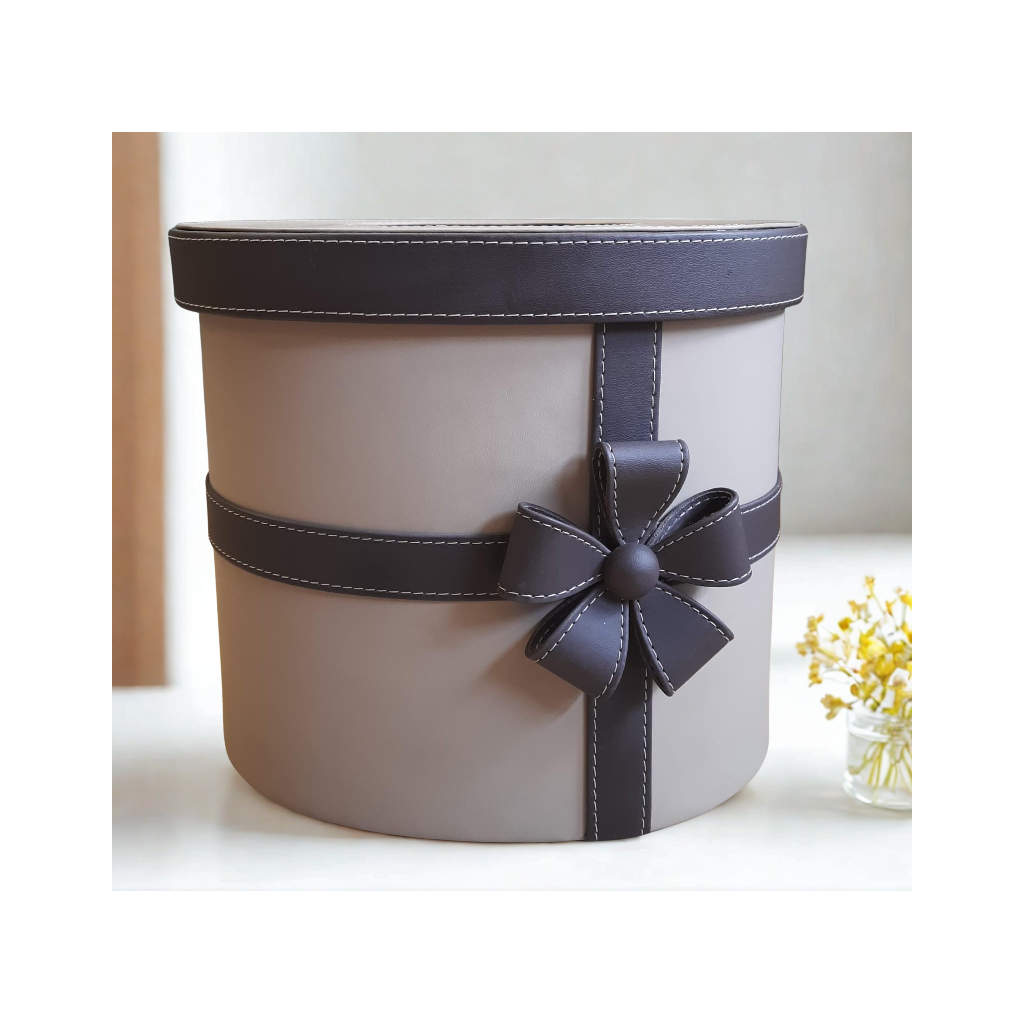 The Duchess Bow Accent Round Bin